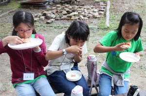 ピザがおいしくできたかな？まずは味見を！！